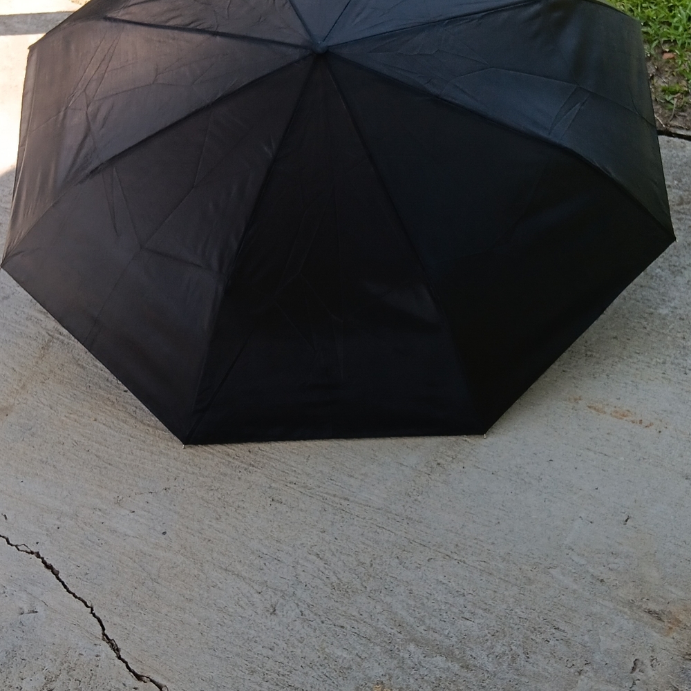 BRAND NEW!!! UMBRELLA WITH FLASHLIGHT, IN BOX,W/CASE,& INSTRUCTIONS. COLOR BLACK